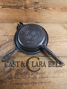 GORGEOUS! 1920’s Griswold #8 Waffle Iron 885/886 with Raised letter Low Base 975. Ready to make crispy waffles! Waffle