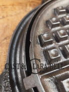 GORGEOUS! 1920’s Griswold #8 Waffle Iron 885/886 with Raised letter Low Base 975. Ready to make crispy waffles! Waffle