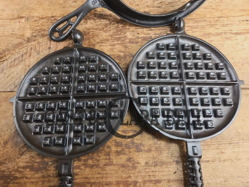 GORGEOUS! 1920’s Griswold #8 Waffle Iron 885/886 with Raised letter Low Base 975. Ready to make crispy waffles! Waffle