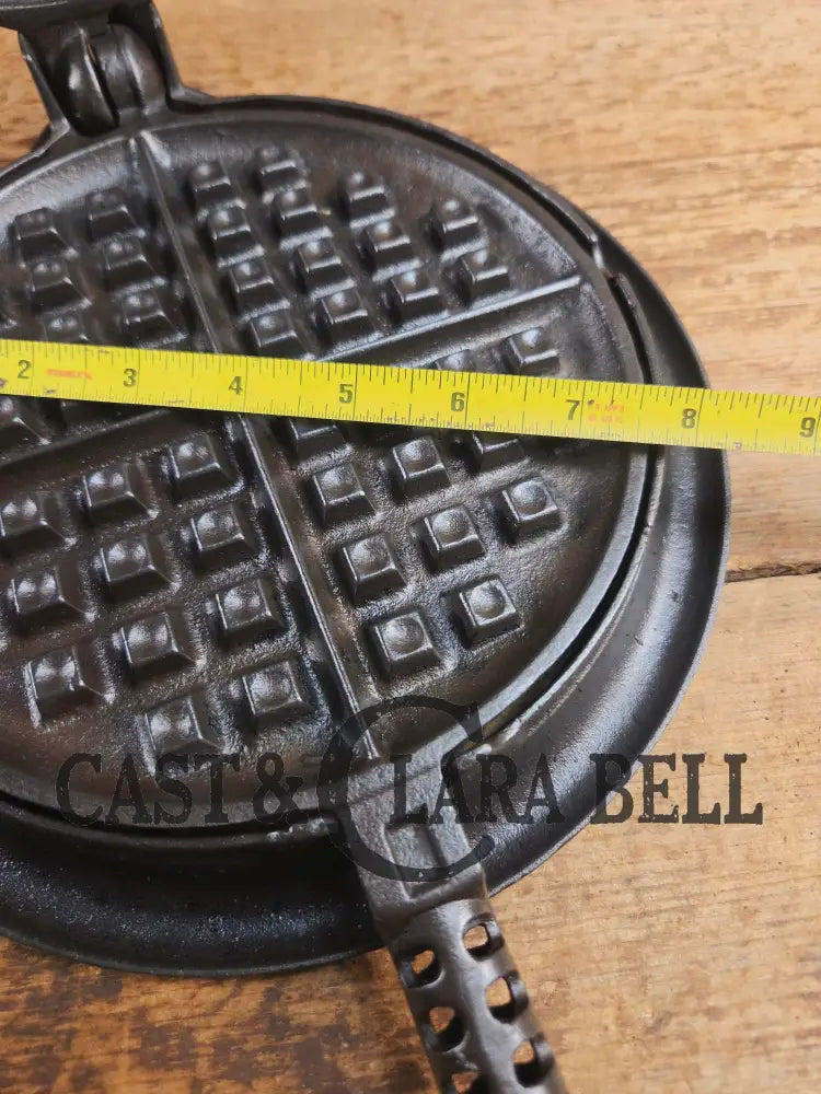 GORGEOUS! 1920’s Griswold #8 Waffle Iron 885/886 with Raised letter Low Base 975. Ready to make crispy waffles! Waffle