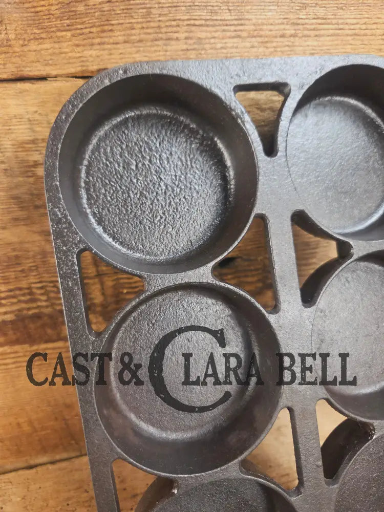 Gorgeous! 1920’s Griswold No. 8 Muffin Pan 8 cup 946. Raised letter underside Variation 1 Rarity 3 Bakeware