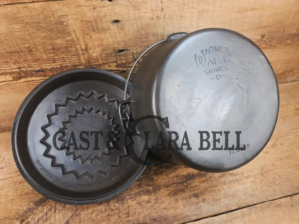 Gorgeous. 1920’s Wagner #8 1268 Dutch Oven round roaster with Fully Marked and Raised Letter Drip Drop Baster Lid!