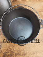 Gorgeous. 1920’s Wagner #8 1268 Dutch Oven round roaster with Fully Marked and Raised Letter Drip Drop Baster Lid!