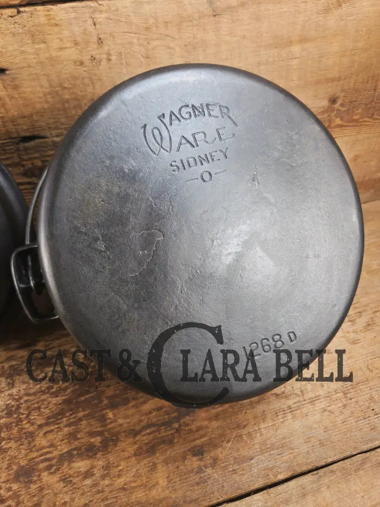Gorgeous. 1920’s Wagner #8 1268 Dutch Oven round roaster with Fully Marked and Raised Letter Drip Drop Baster Lid!