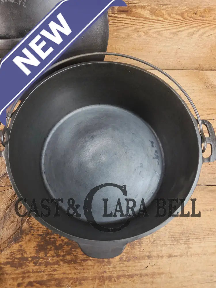 Gorgeous. 1920’s Wagner #9 Dutch Oven round roaster with Turtle Top Style Sawtooth Baster Lid Dutch Ovens Trivets &