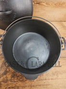 Gorgeous. 1920’s Wagner #9 Dutch Oven round roaster with Turtle Top Style Sawtooth Baster Lid Dutch Ovens Trivets &