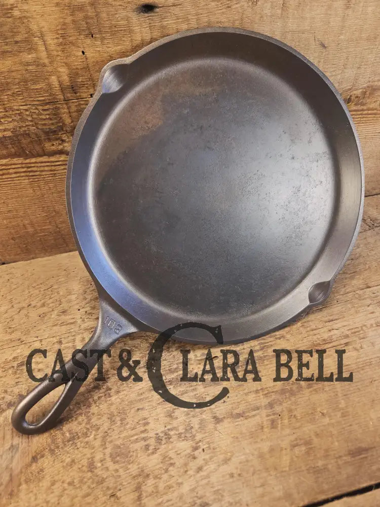 GORGEOUS! 1930’s Griswold #108 Skillet Griddle Large block logo c/n 201. Great for everyday flat iron. Griddle
