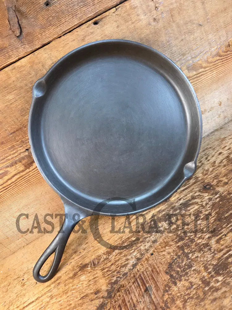 GORGEOUS! 1930’s Griswold #108 Skillet Griddle Large block logo c/n 201. Great for everyday flat iron - Griddle