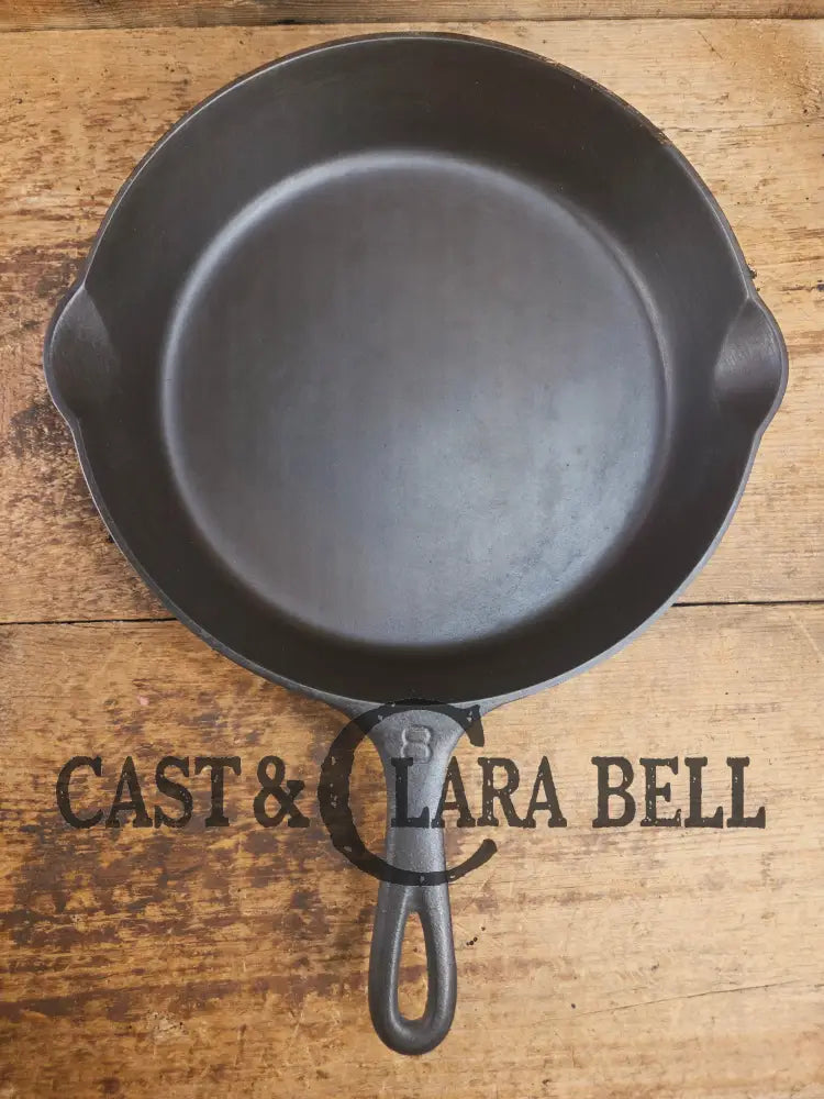 Gorgeous. 1930’s Griswold #8 Cast Iron Skillet with Large Block Logo 704 D Skillet