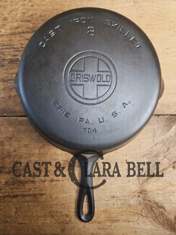 Gorgeous. 1930’s Griswold #8 Cast Iron Skillet with Large Block Logo 704 D Skillet