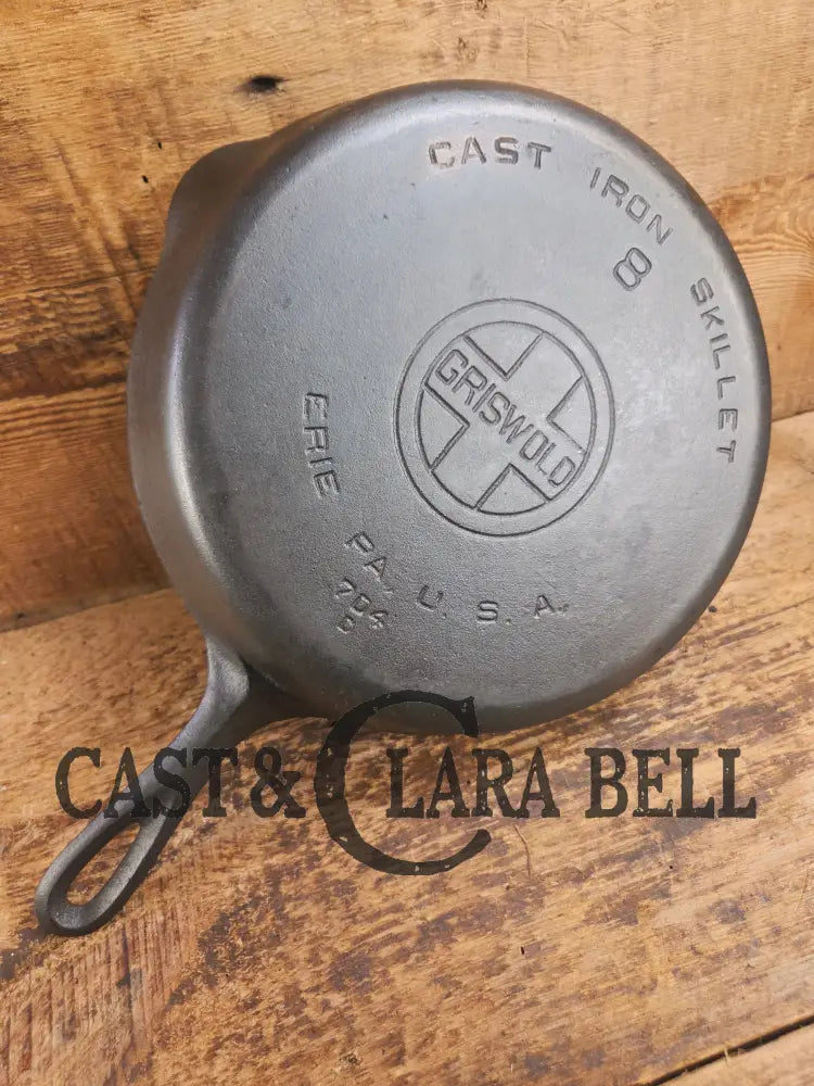Gorgeous. 1930’s Griswold #8 Cast Iron Skillet with Large Block Logo 704 D Skillet