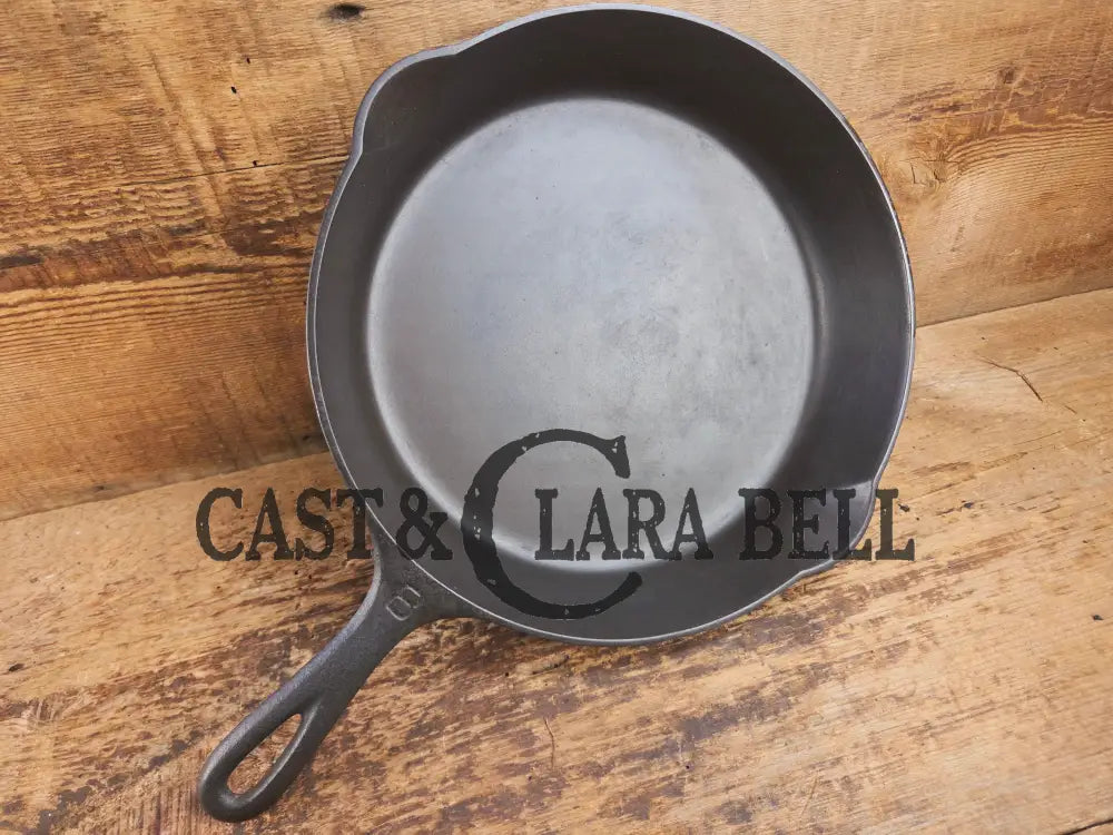 Gorgeous. 1930’s Griswold #8 Cast Iron Skillet with Large Block Logo 704 D Skillet