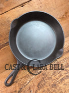 Gorgeous. 1940’s Era Griswold #7 Cast Iron Skillet with Small Block Logo 701 G Skillet