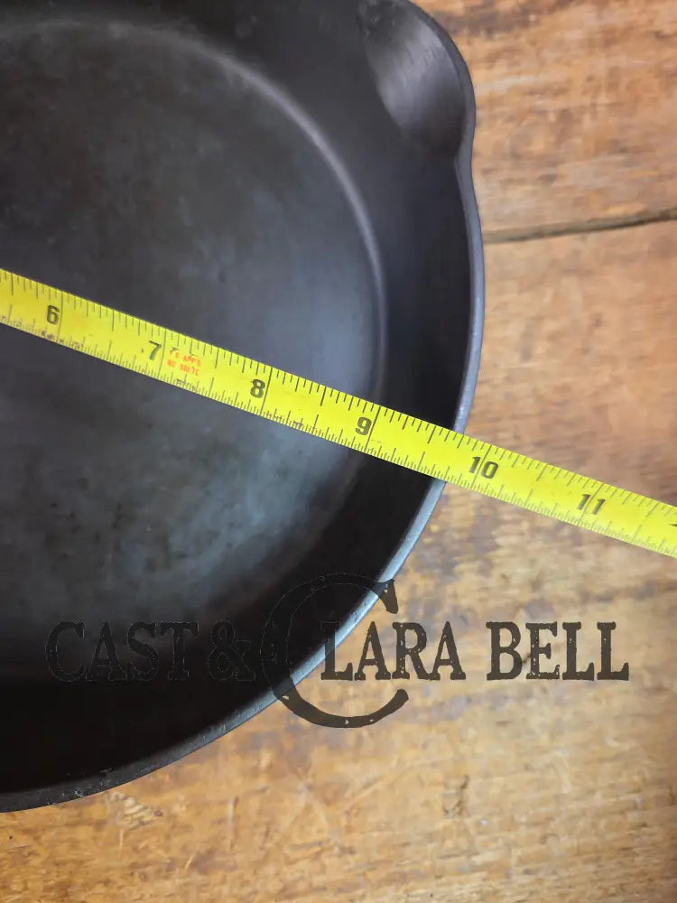 Gorgeous. 1940’s Era Griswold #7 Cast Iron Skillet with Small Block Logo 701 G Skillet