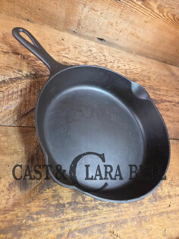 Gorgeous. 1940’s Era Griswold #7 Cast Iron Skillet with Small Block Logo 701 G Skillet