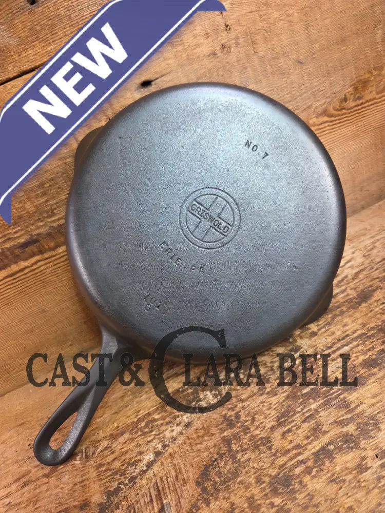 Gorgeous. 1940’s Era Griswold #7 Cast Iron Skillet with Small Block Logo 701 G Skillet