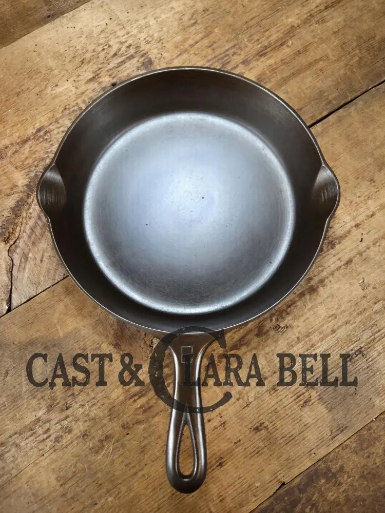 Gorgeous. 1940’s Griswold No. 8 Cast Iron Skillet with Small Block Logo 704 G SC24 Skillet
