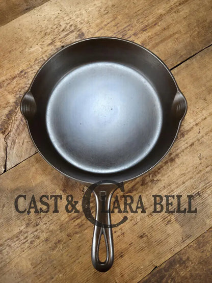 Gorgeous. 1940’s Griswold No. 8 Cast Iron Skillet with Small Block Logo 704 G SC24 Skillet