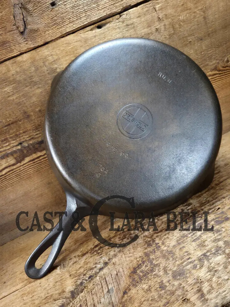 Gorgeous. 1940’s Griswold No. 8 Cast Iron Skillet with Small Block Logo 704 G SC24 Skillet