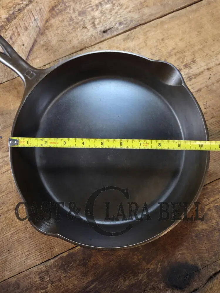 Gorgeous. 1940’s Griswold No. 8 Cast Iron Skillet with Small Block Logo 704 G SC24 Skillet