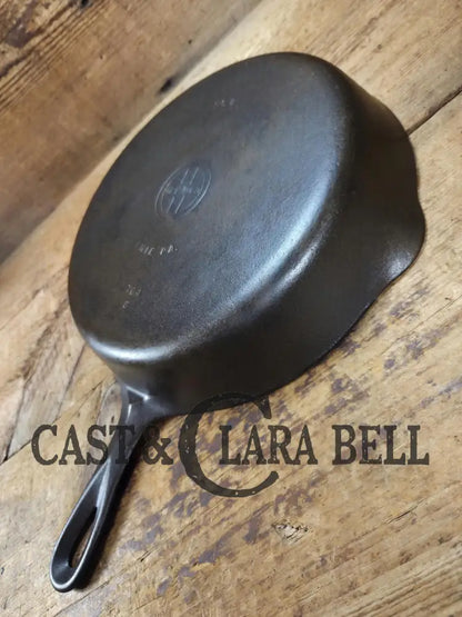 Gorgeous. 1940’s Griswold No. 8 Cast Iron Skillet with Small Block Logo 704 G SC24 Skillet