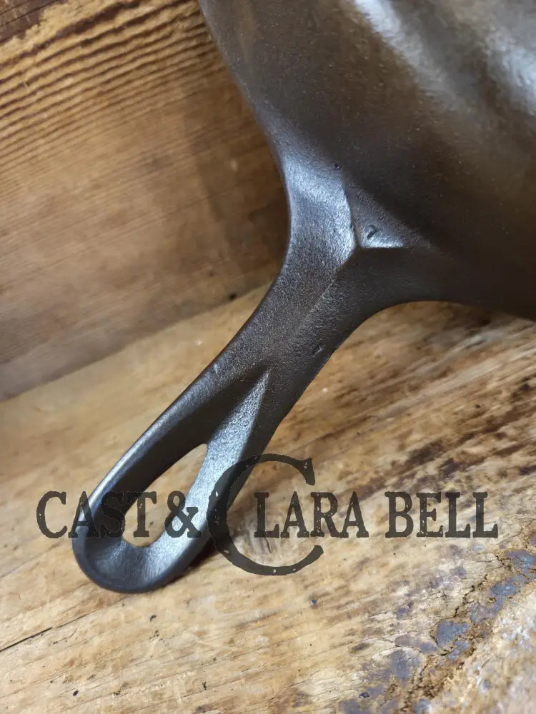 Gorgeous. 1940’s Griswold No. 8 Cast Iron Skillet with Small Block Logo 704 G SC24 Skillet