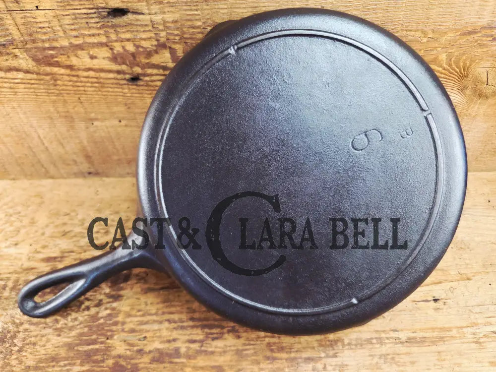 Gorgeous 1940’s Lodge #6 Skillet with 3-Notch Heat Ring. Perfect for the whole family perfect for sauté and sides