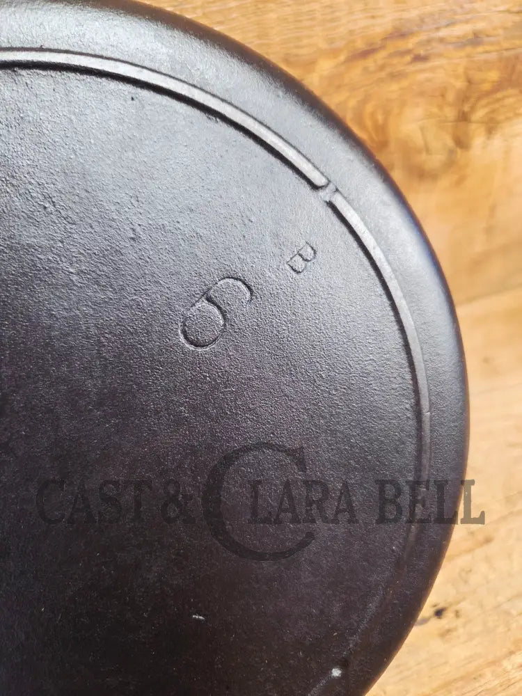 Gorgeous 1940’s Lodge #6 Skillet with 3-Notch Heat Ring. Perfect for the whole family perfect for sauté and sides
