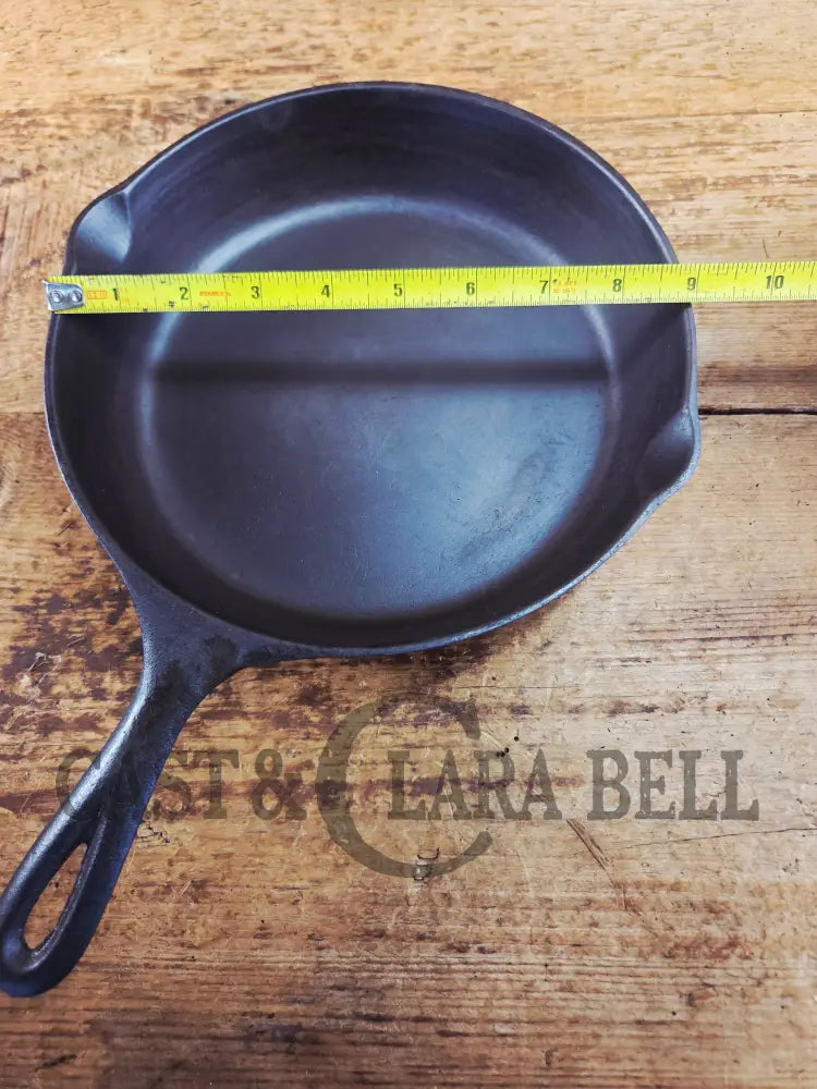 Gorgeous 1940’s Lodge #6 Skillet with 3-Notch Heat Ring. Perfect for the whole family perfect for sauté and sides
