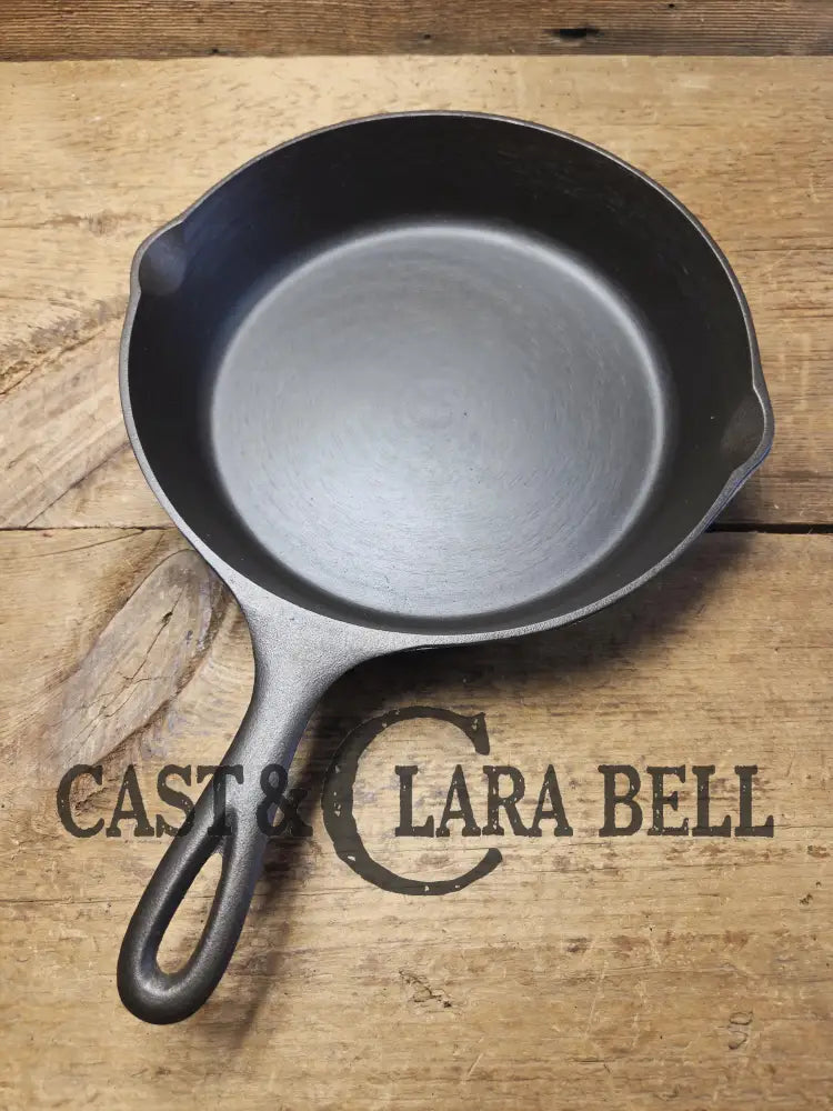 Gorgeous 1940’s Lodge #6 Skillet with 3-Notch Heat Ring. Perfect for the whole family perfect for saute and sides