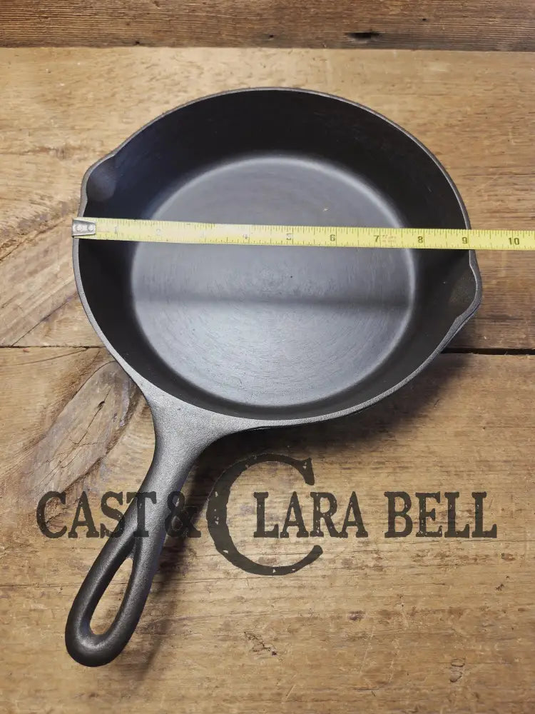 Gorgeous 1940’s Lodge #6 Skillet with 3-Notch Heat Ring. Perfect for the whole family perfect for saute and sides