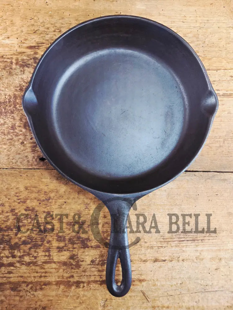 Gorgeous 1940’s Lodge #6 Skillet with 3-Notch Heat Ring. Perfect for the whole family perfect for sauté and sides