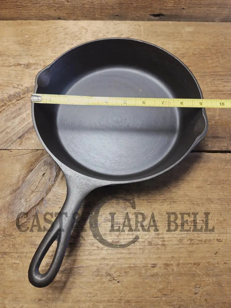 Gorgeous 1940’s Lodge #6 Skillet with 3-Notch Heat Ring. Perfect for the whole family perfect for saute and sides