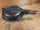 Gorgeous and the biggest made! Hard to Find 1930’s Griswold #9! waffle iron with short base. 316/317 Paddles matching