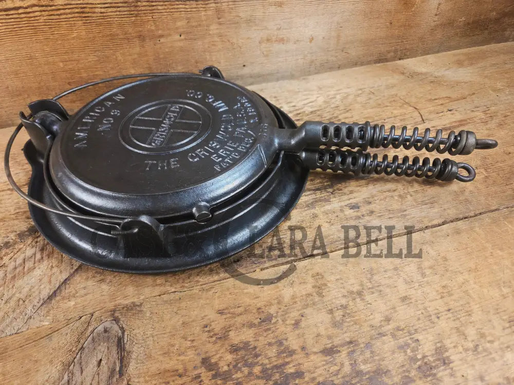 Gorgeous and the biggest made! Hard to Find 1930’s Griswold #9! waffle iron with short base. 316/317 Paddles matching