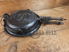 Gorgeous and the biggest made! Hard to Find 1930’s Griswold #9! waffle iron with short base. 316/317 Paddles matching