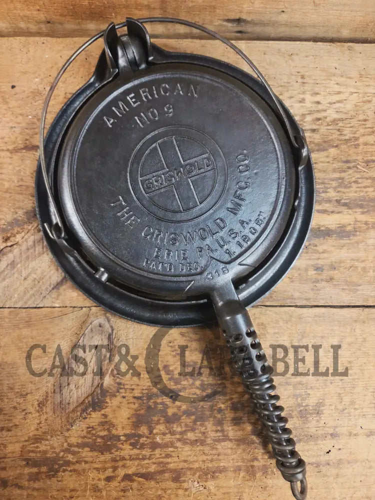 Gorgeous and the biggest made! Hard to Find 1930’s Griswold #9! waffle iron with short base. 316/317 Paddles matching