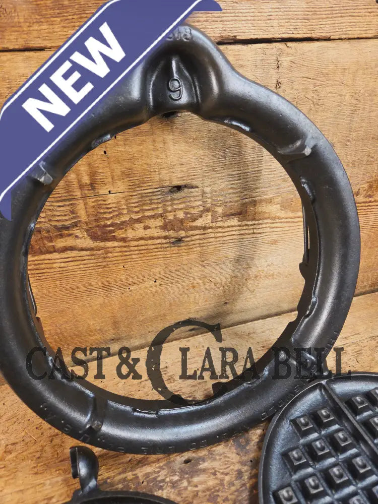 Gorgeous and the biggest made! Hard to Find 1930’s Griswold #9! waffle iron with short base. 316/317 Paddles matching