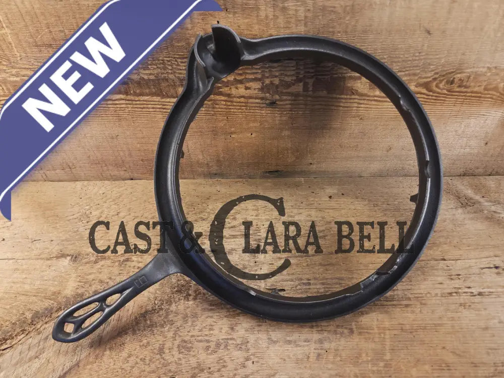 Gorgeous and the biggest made! Hard to Find 1930’s Griswold #9! waffle iron with short base. 316/317 Paddles matching