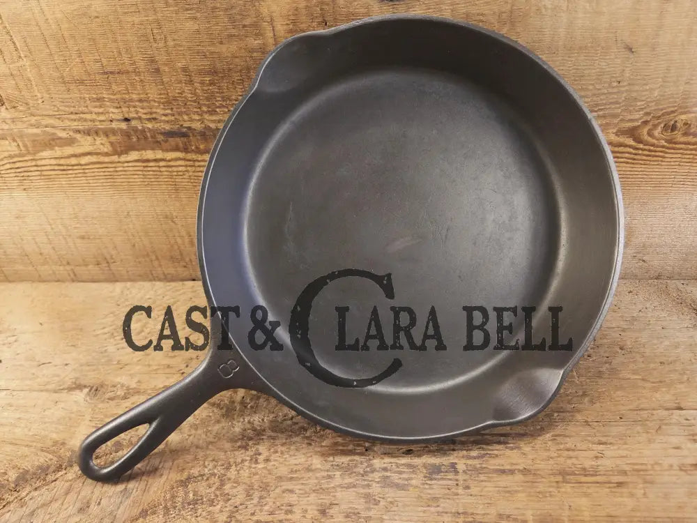 Gorgeous and unique! 1930’s era Griswold #8 Cast Iron Skillet with Heat Ring 755. Similar to the Victor design. Great