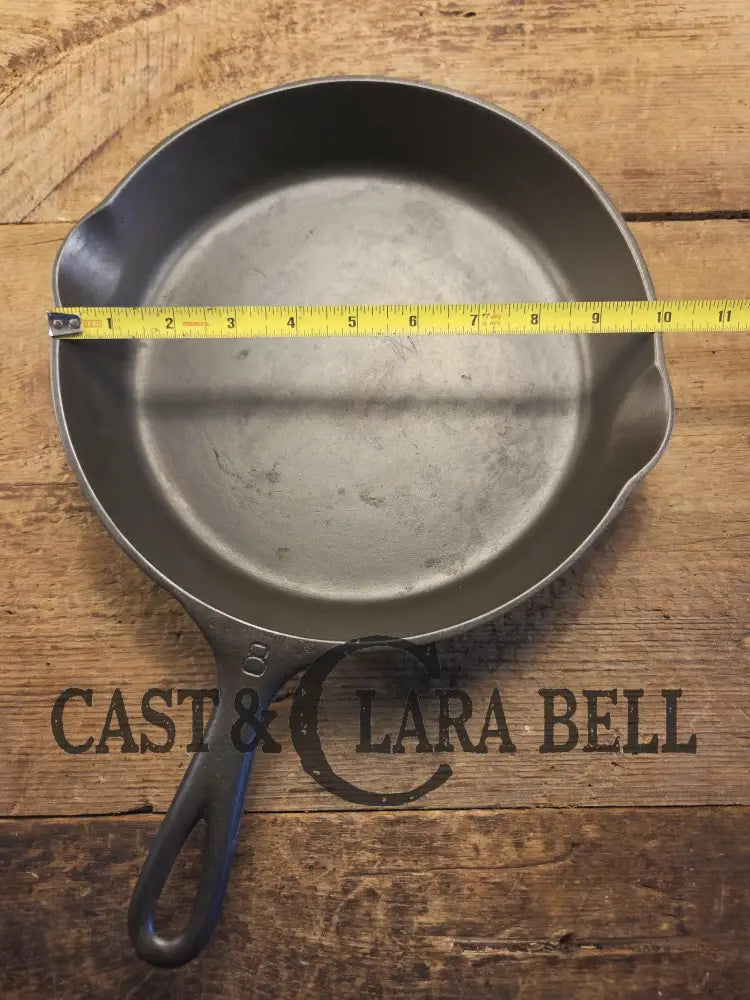Gorgeous and unique! 1930’s era Griswold #8 Cast Iron Skillet with Heat Ring 755. Similar to the Victor design. Great