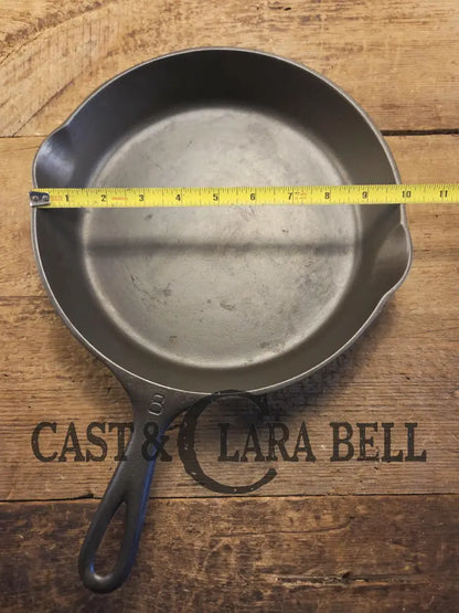 Gorgeous and unique! 1930’s era Griswold #8 Cast Iron Skillet with Heat Ring 755. Similar to the Victor design. Great