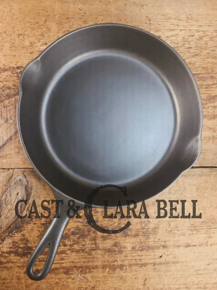 Gorgeous and unique! 1930’s era Griswold #8 Cast Iron Skillet with Heat Ring 755. Similar to the Victor design. Great