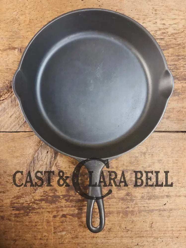 Gorgeous and unique! 1930’s era Griswold #8 Cast Iron Skillet with Heat Ring 755. Similar to the Victor design. Great