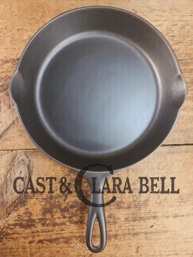Gorgeous and unique! 1930’s era Griswold #8 Cast Iron Skillet with Heat Ring 755. Similar to the Victor design. Great