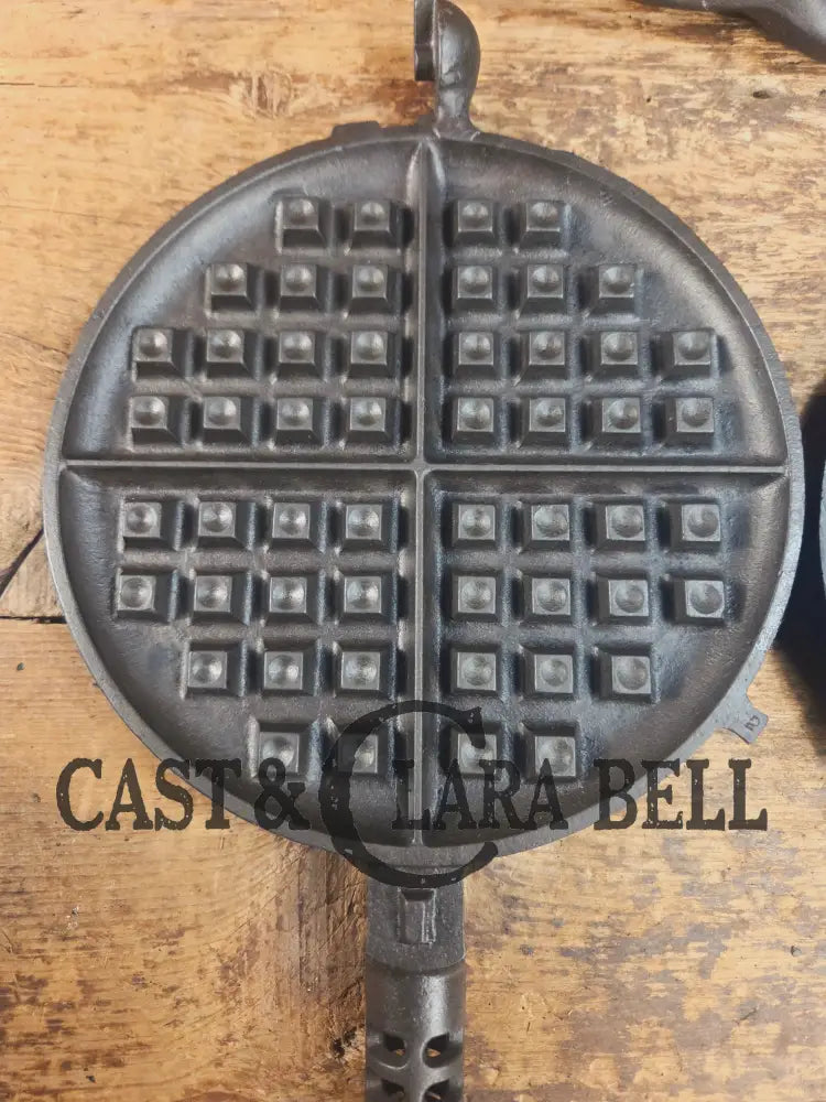 GORGEOUS! Awesome 1920’s Slant Log Griswold #8 Waffle Iron 314/313 with Fully marked Base 327. Ready to make crispy