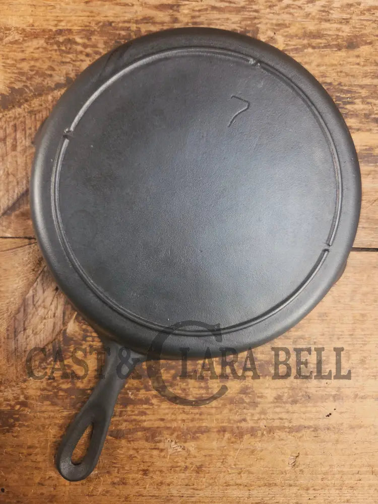 Gorgeous. Classic 1910’s Lodge #7 Cast Iron Skillet Three Notch. Light sleek and ready to cook with! Skillet