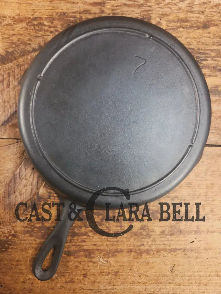 Gorgeous. Classic 1910’s Lodge #7 Cast Iron Skillet Three Notch. Light sleek and ready to cook with! Skillet