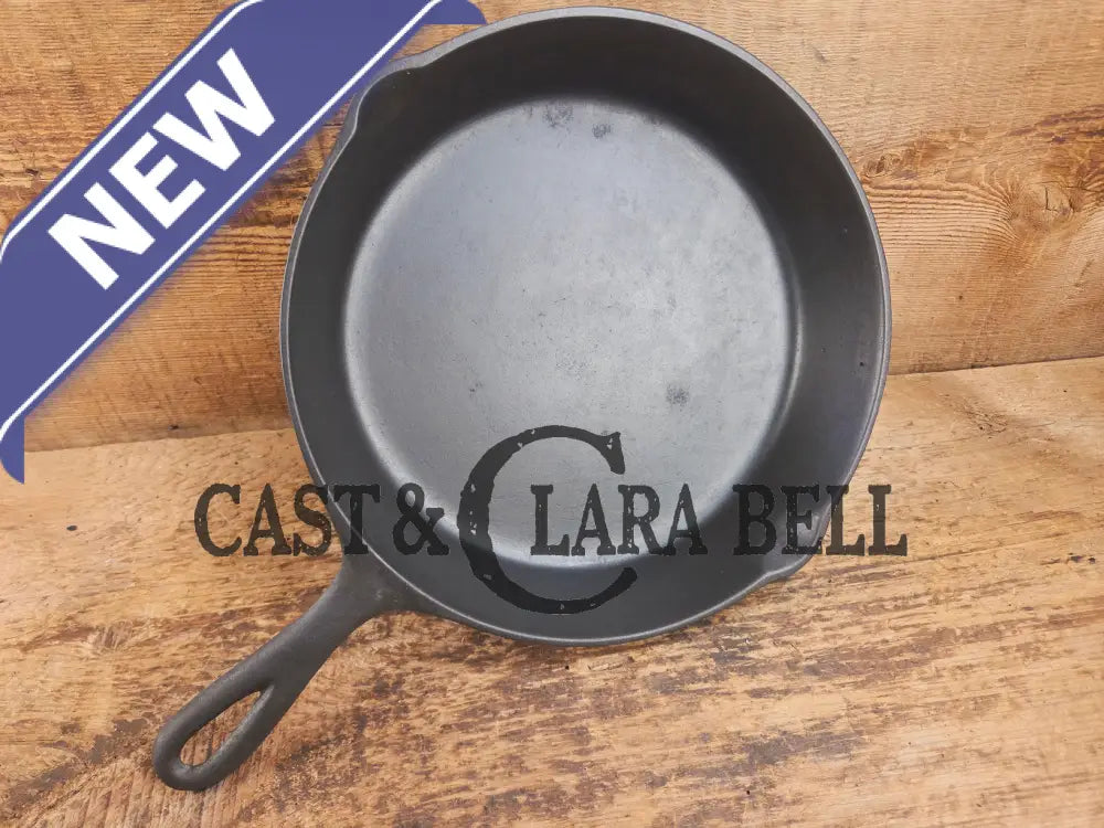 Gorgeous. Classic 1910’s Lodge #7 Cast Iron Skillet Three Notch. Light sleek and ready to cook with! Skillet