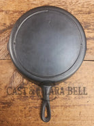 Gorgeous. Classic 1910’s Lodge #7 Cast Iron Skillet Three Notch. Light sleek and ready to cook with! Skillet